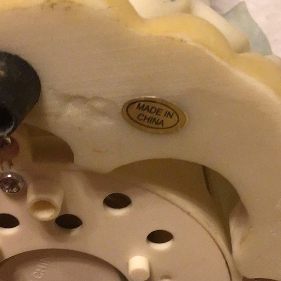 EUC ANGEL FIGURINE, LIGHTS AND PLAYS MUSIC. AFRICAN-AMERICAN cords tall 12”high - Picture 7 of 8